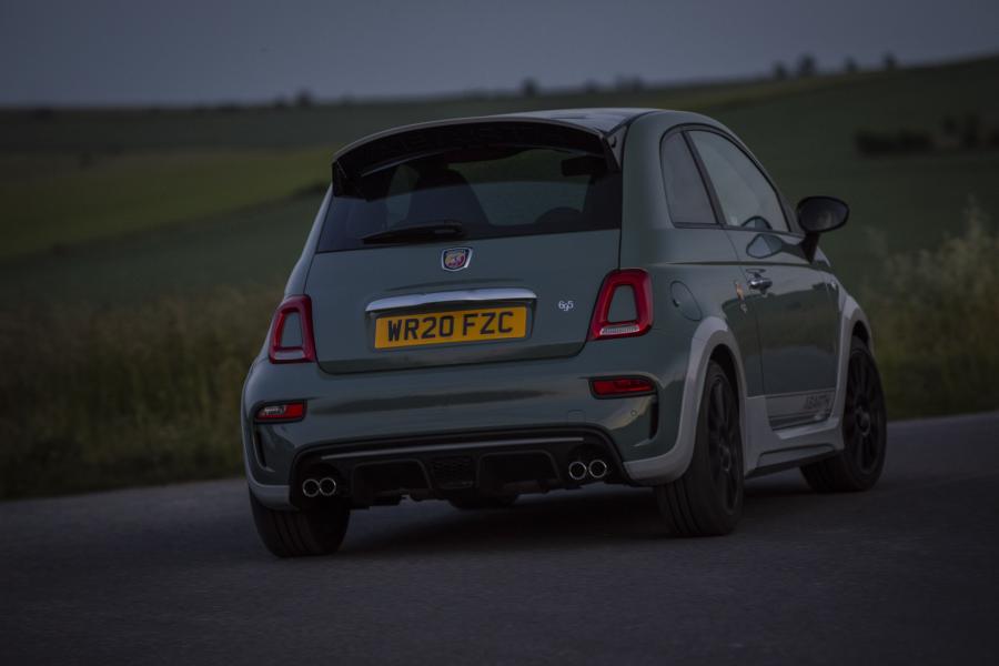  Abarth 695 70° Anniversario (312) 2019 года  (UK) (фото 14 из 26)